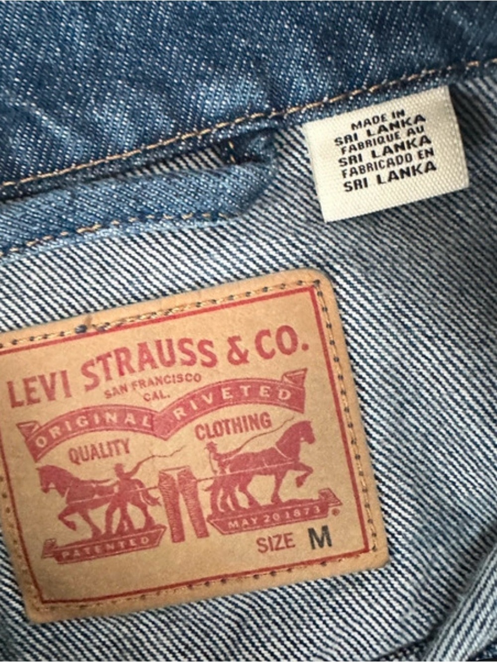 Levi's Women's Denim Jacket - Medium Blue Trucker - Picture 4 of 4